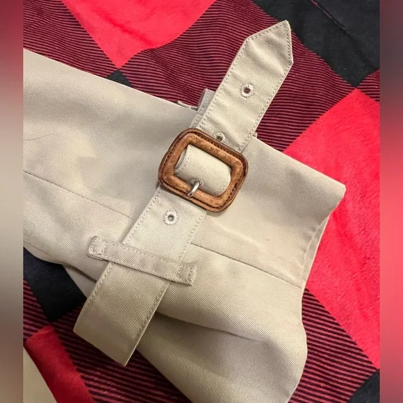 Burberry vintage trench coat- EUC!